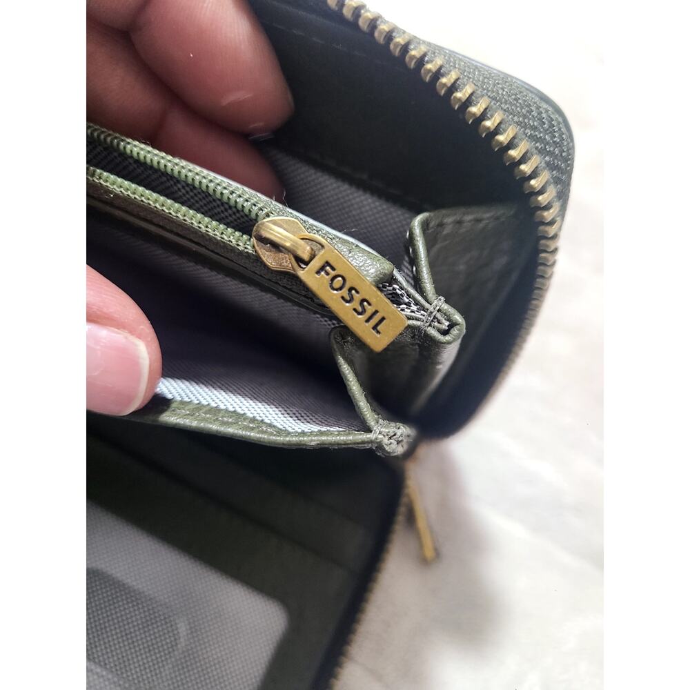 Fossil Green Leather Zip Around Wallet Clutch Snake Embossed Gold Hardware - Picture 5 of 8